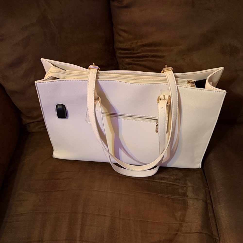 *Elegant White Tote Bag.